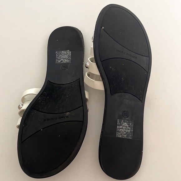 Studded Marc Fisher flats timeless style - Picture 2 of 4
